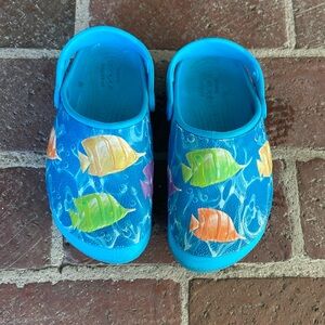 Crocs Tropical Fish Unisex Kids Slip Ons.